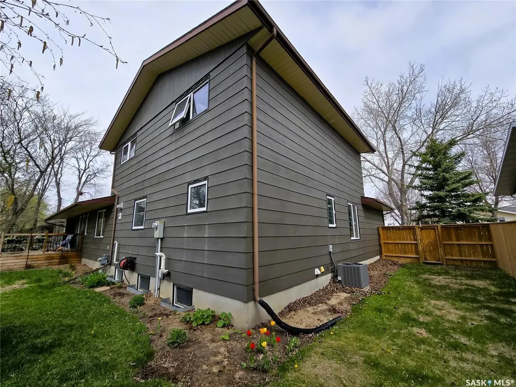 528 Dieppe Drive Weyburn SK S4H 2Y2