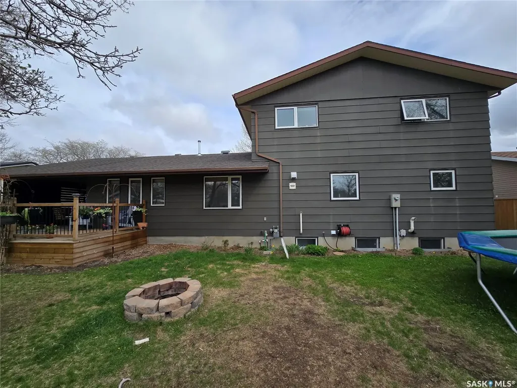528 Dieppe Drive Weyburn SK S4H 2Y2