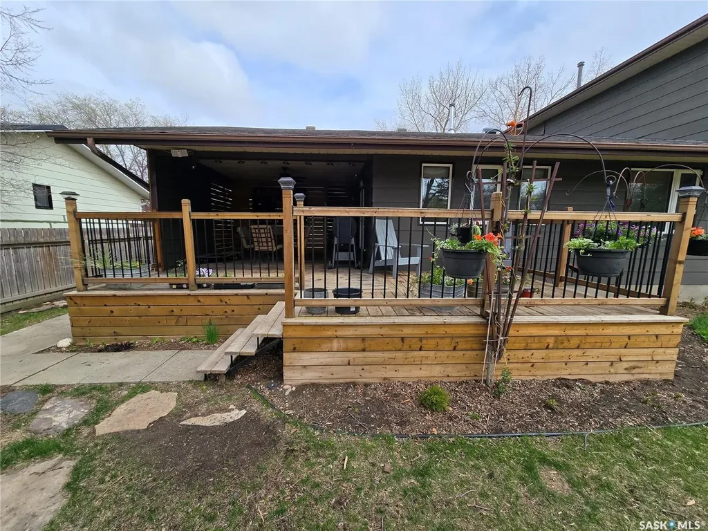 528 Dieppe Drive Weyburn SK S4H 2Y2