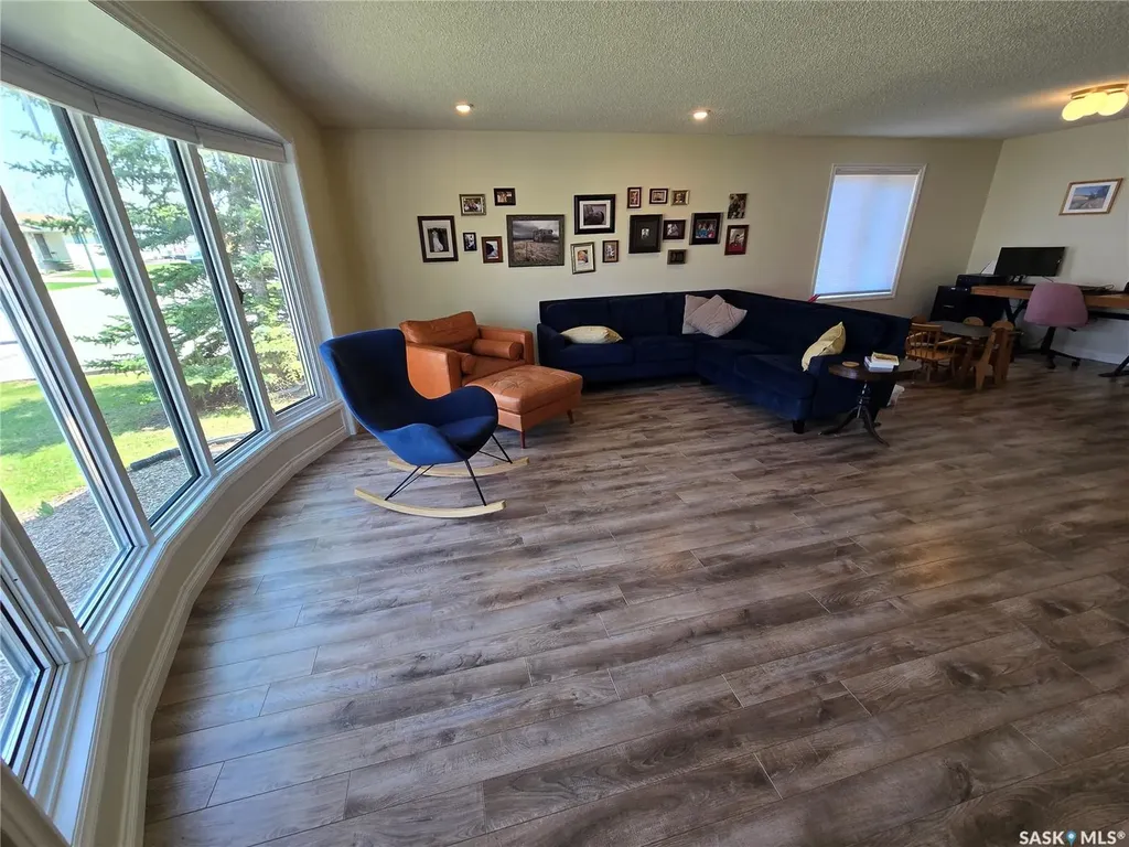 528 Dieppe Drive Weyburn SK S4H 2Y2