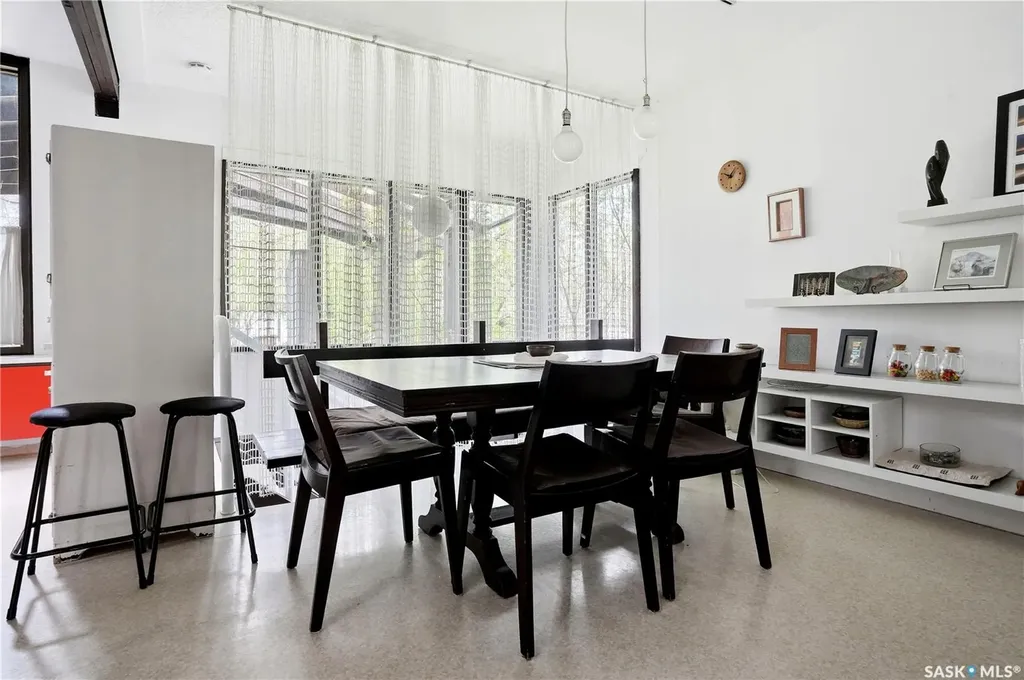 160 Leopold Crescent Regina SK S4T 6N6