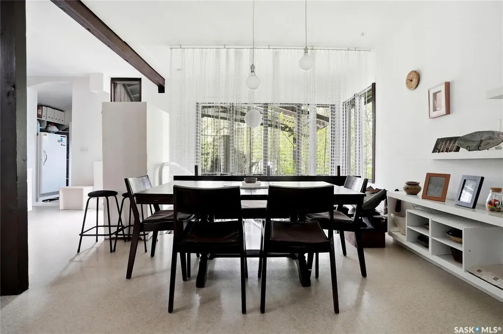 160 Leopold Crescent Regina SK S4T 6N6