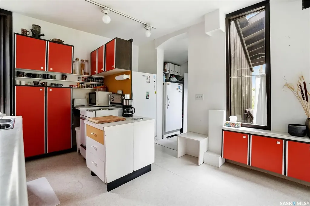 160 Leopold Crescent Regina SK S4T 6N6