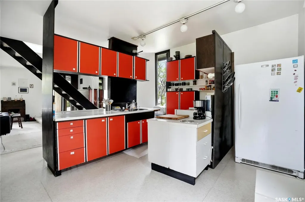 160 Leopold Crescent Regina SK S4T 6N6