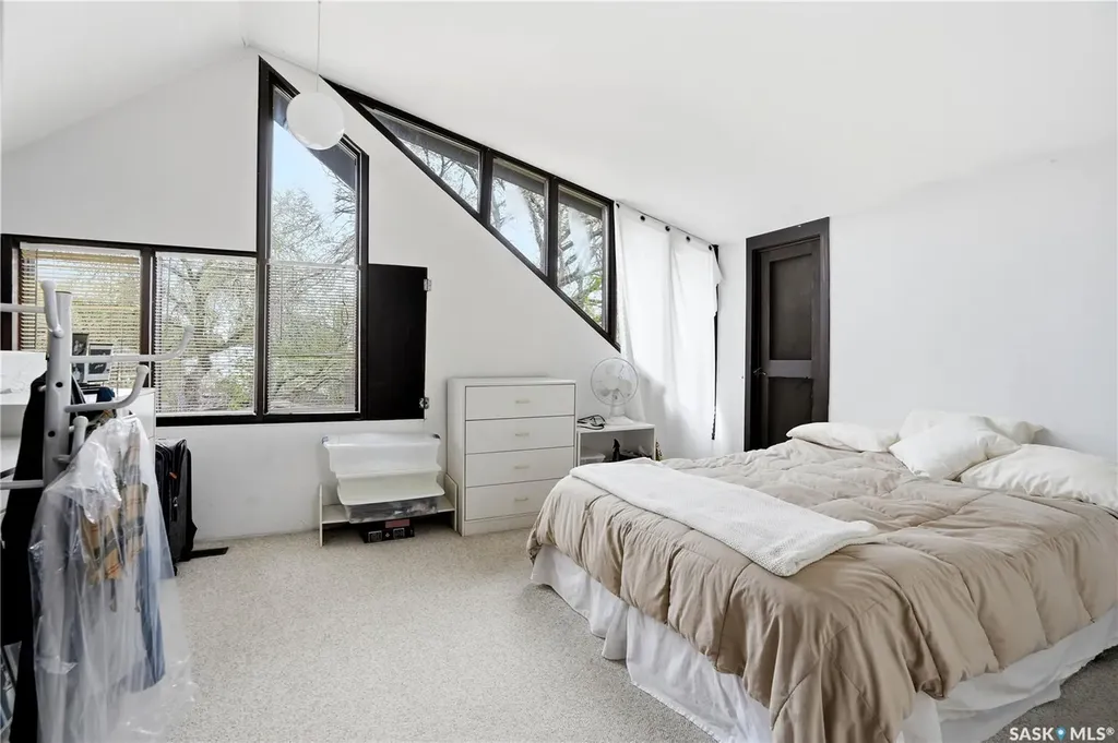 160 Leopold Crescent Regina SK S4T 6N6