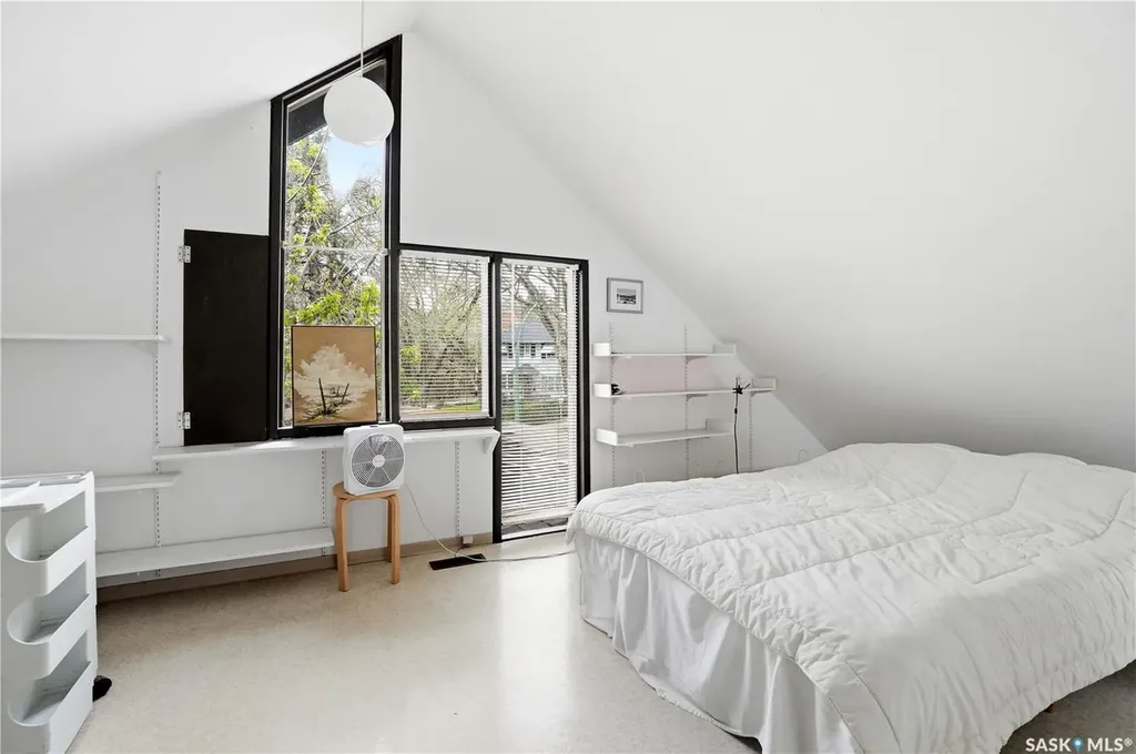 160 Leopold Crescent Regina SK S4T 6N6