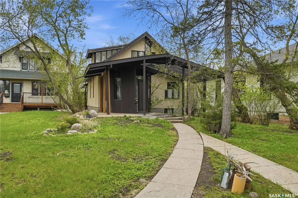 160 Leopold Crescent Regina SK S4T 6N6