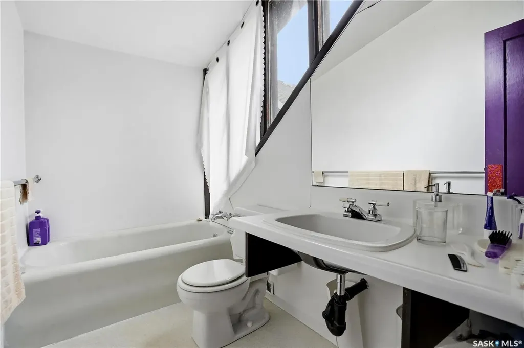 160 Leopold Crescent Regina SK S4T 6N6