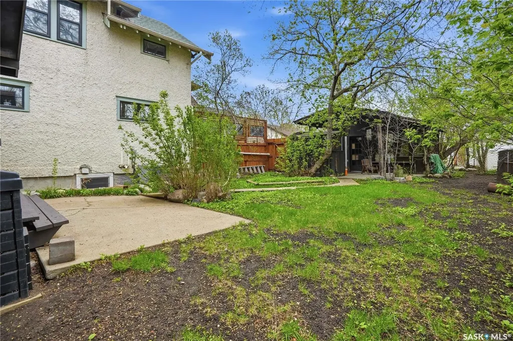 160 Leopold Crescent Regina SK S4T 6N6