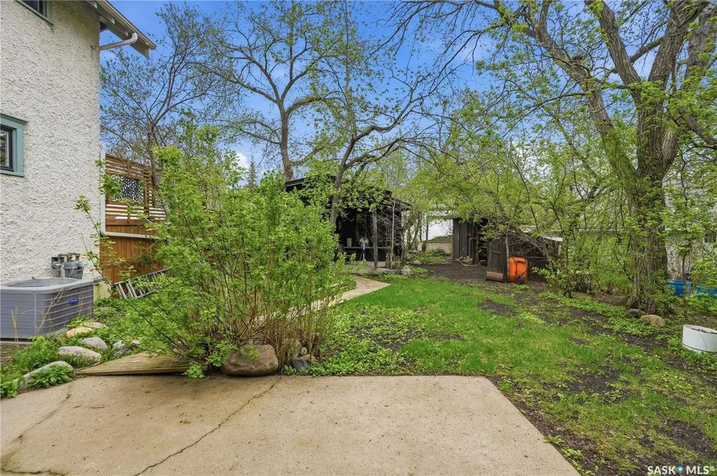 160 Leopold Crescent Regina SK S4T 6N6