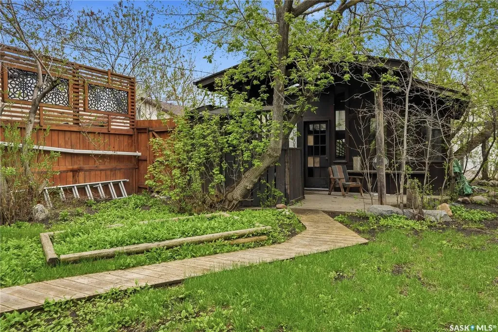 160 Leopold Crescent Regina SK S4T 6N6