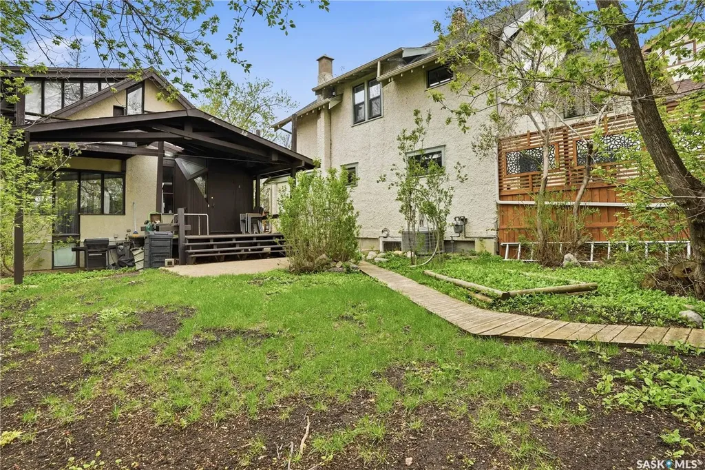 160 Leopold Crescent Regina SK S4T 6N6