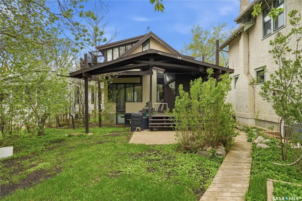 160 Leopold Crescent Regina SK S4T 6N6