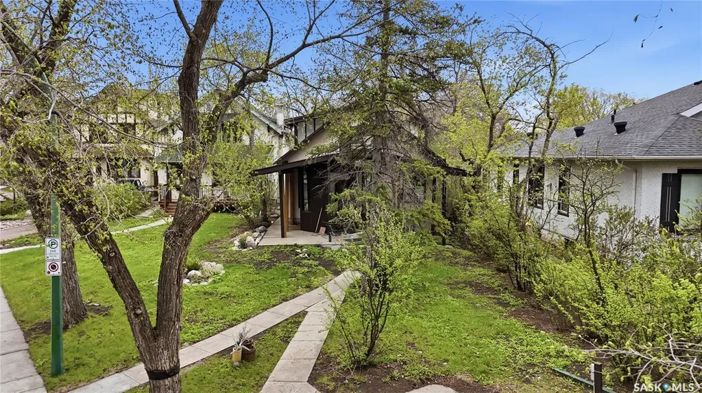 160 Leopold Crescent Regina SK S4T 6N6
