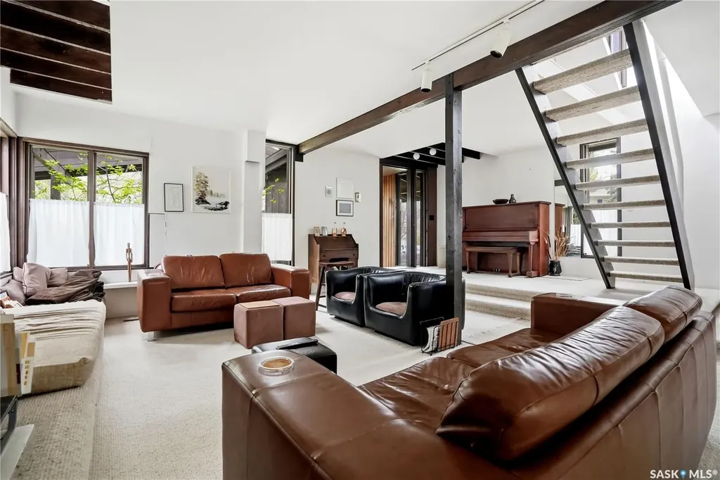 160 Leopold Crescent Regina SK S4T 6N6