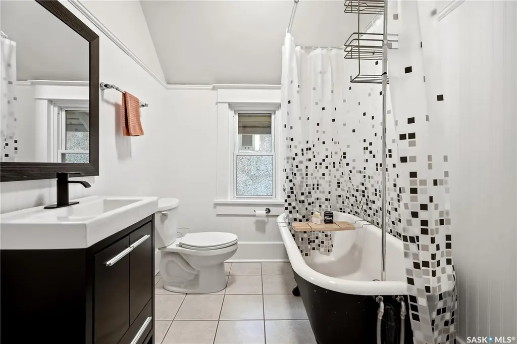 2035 Elphinstone Street Regina SK S4T 3N5