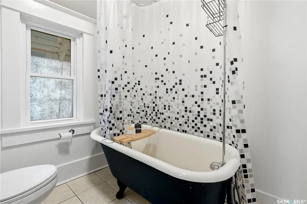 2035 Elphinstone Street Regina SK S4T 3N5