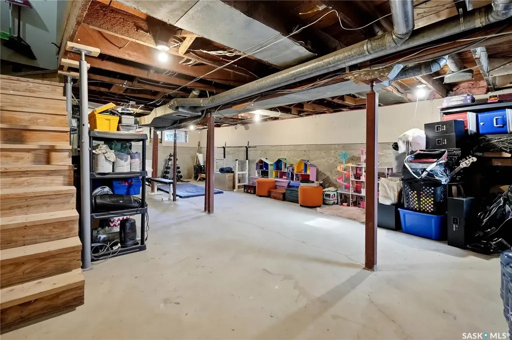2035 Elphinstone Street Regina SK S4T 3N5