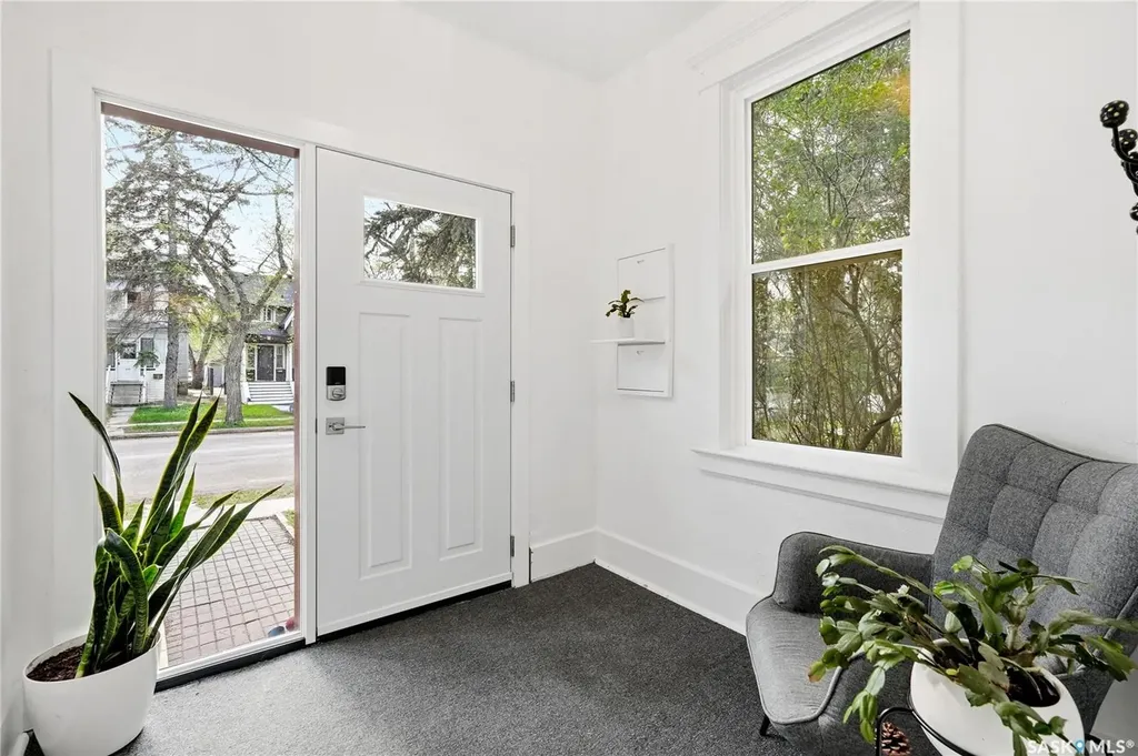 2035 Elphinstone Street Regina SK S4T 3N5