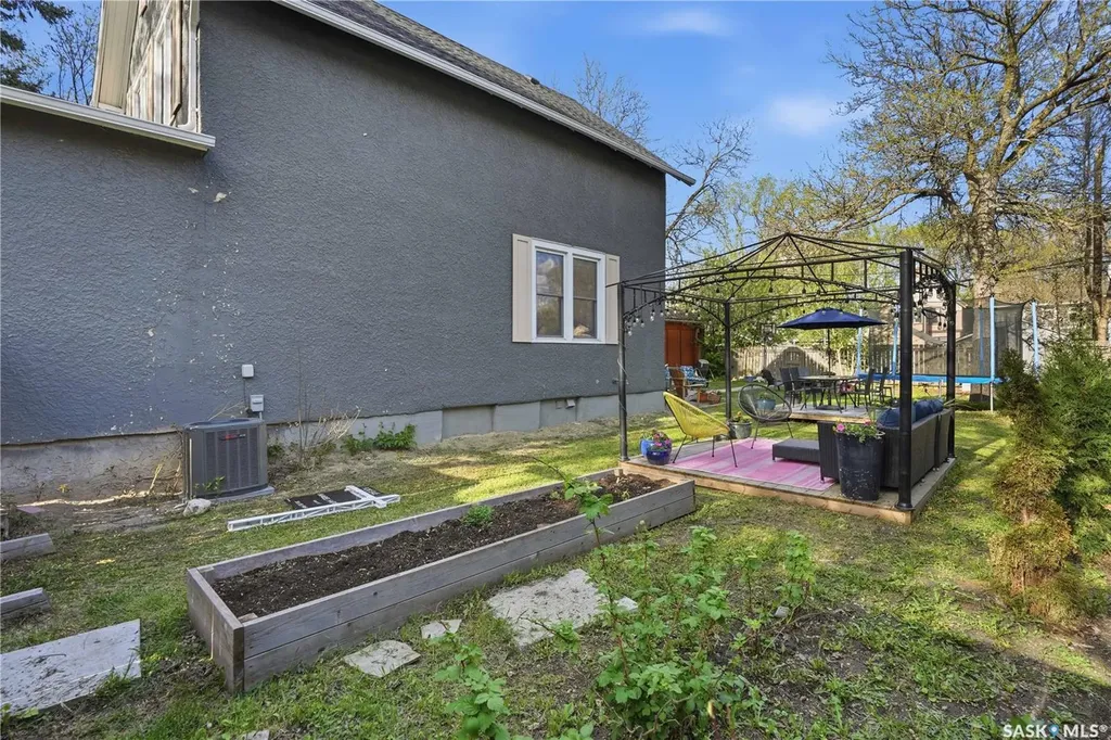2035 Elphinstone Street Regina SK S4T 3N5