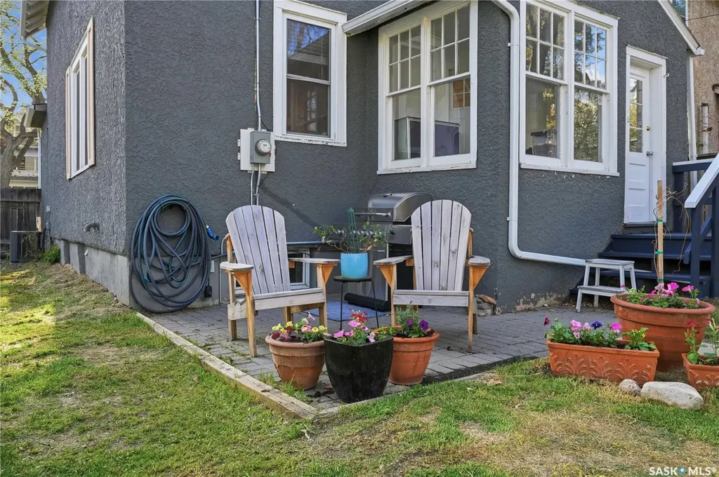 2035 Elphinstone Street Regina SK S4T 3N5