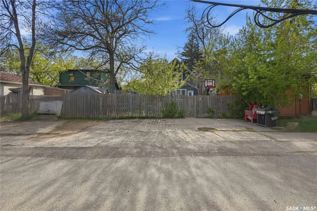 2035 Elphinstone Street Regina SK S4T 3N5