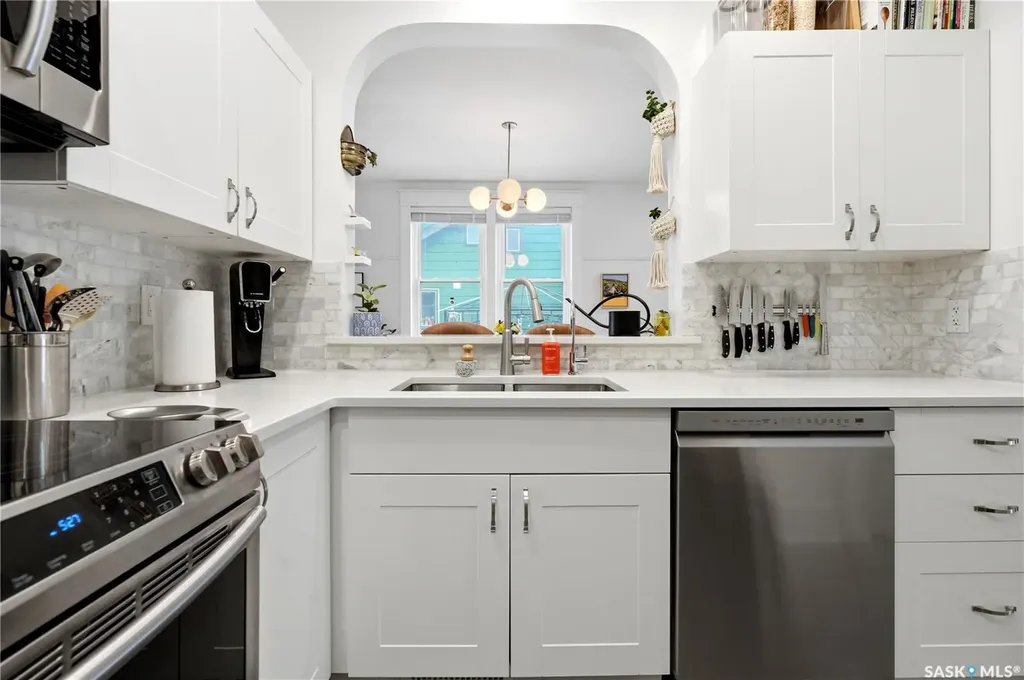 2035 Elphinstone Street Regina SK S4T 3N5