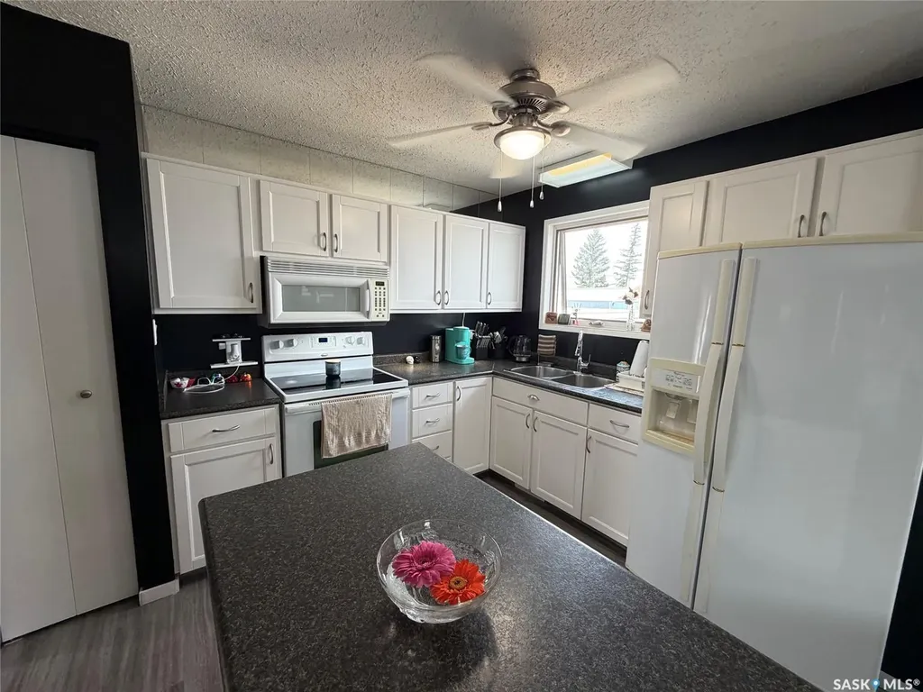217 4th Avenue E Spiritwood SK S0J 2M0