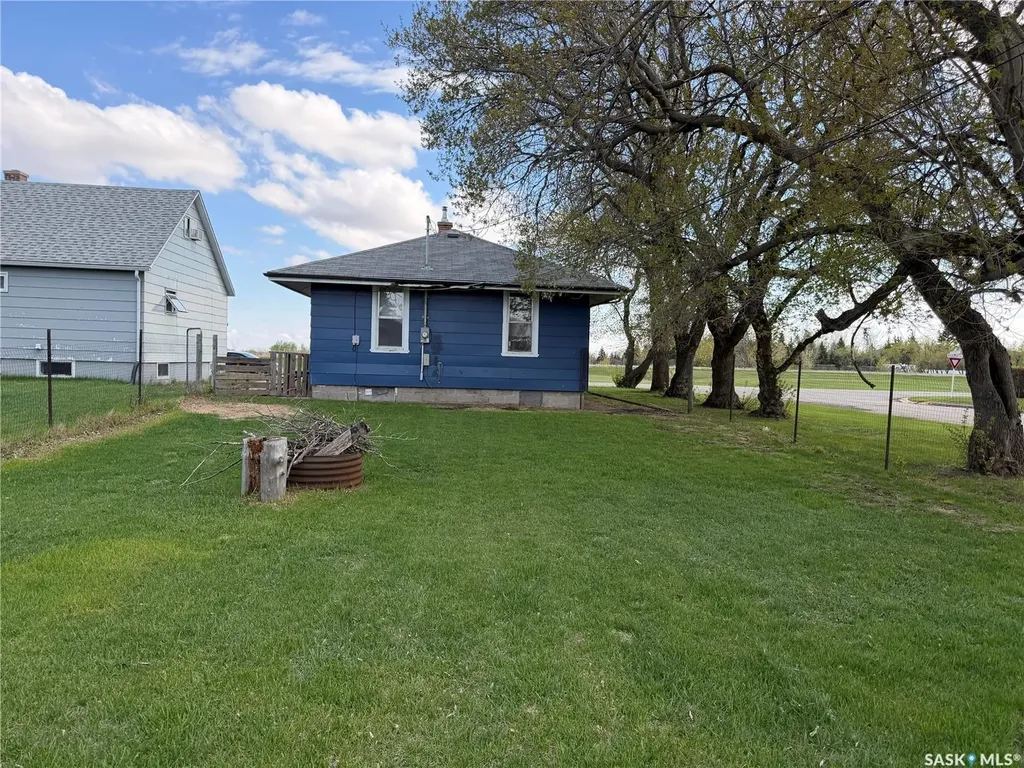 10 Railway Avenue Redvers SK S0C 2H0
