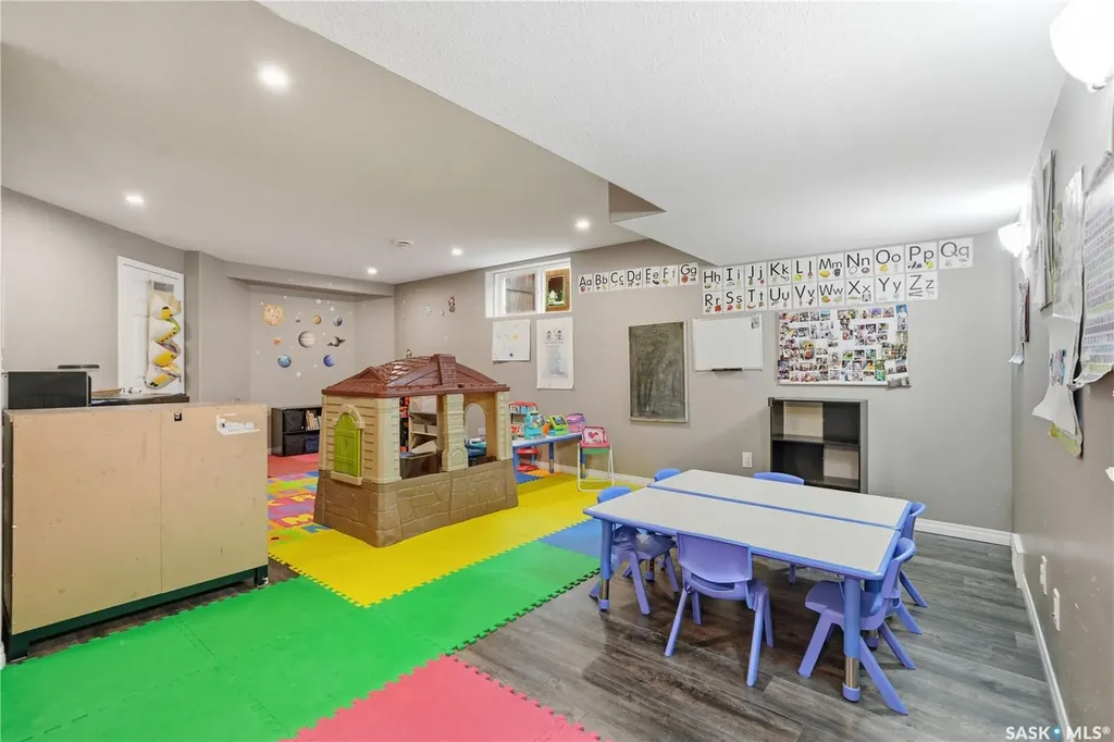 114 Fawcett Crescent Saskatoon SK S7T 0G1