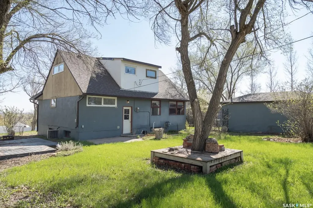 611 Saskatchewan Avenue Kerrobert SK S0L 1R0