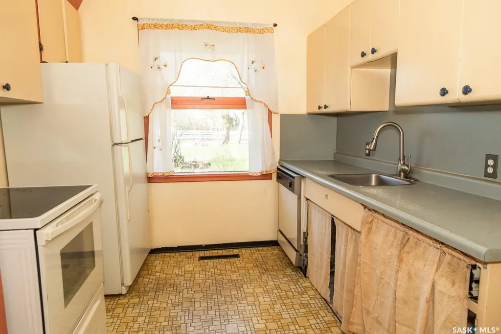 611 Saskatchewan Avenue Kerrobert SK S0L 1R0