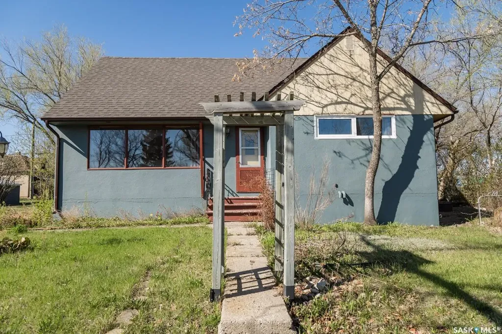 611 Saskatchewan Avenue Kerrobert SK S0L 1R0