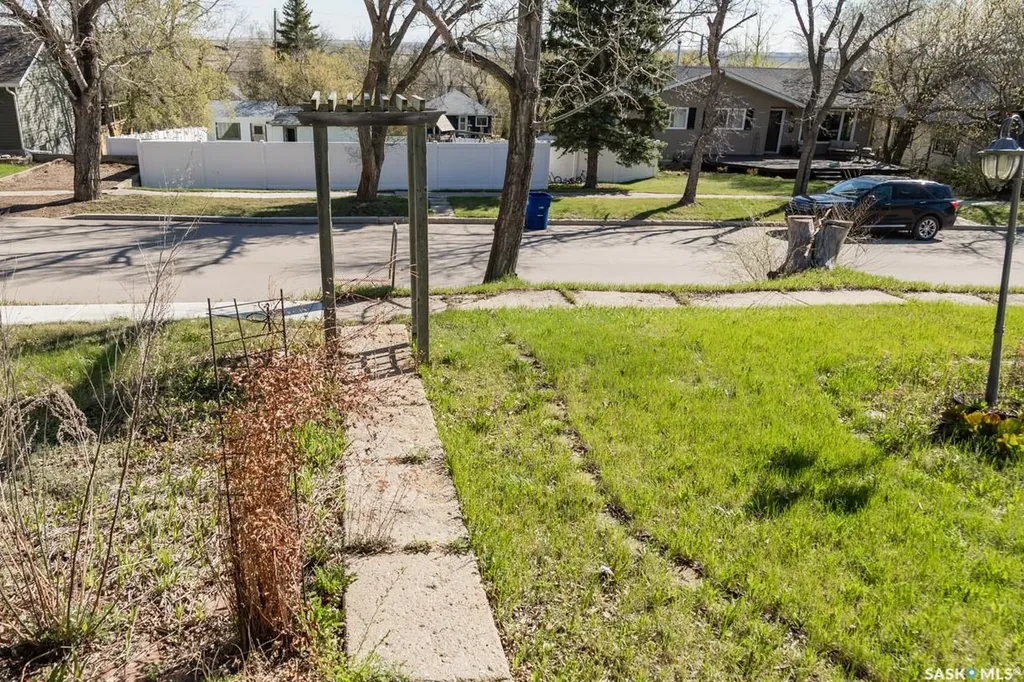611 Saskatchewan Avenue Kerrobert SK S0L 1R0
