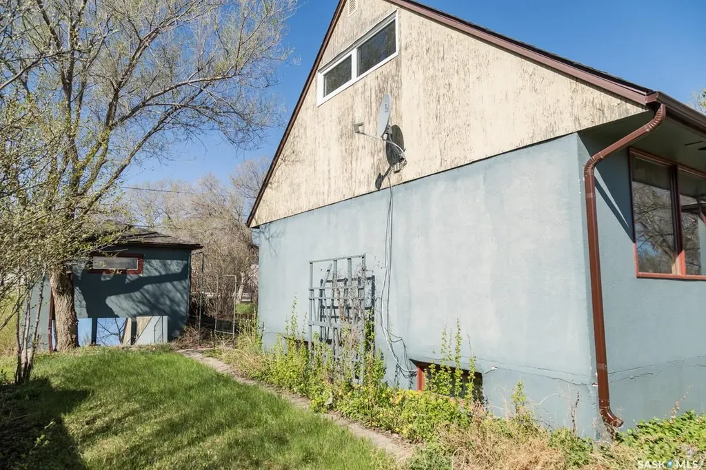 611 Saskatchewan Avenue Kerrobert SK S0L 1R0