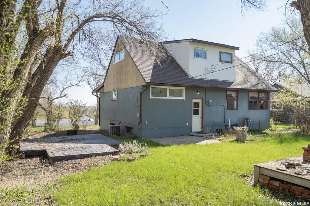 611 Saskatchewan Avenue Kerrobert SK S0L 1R0