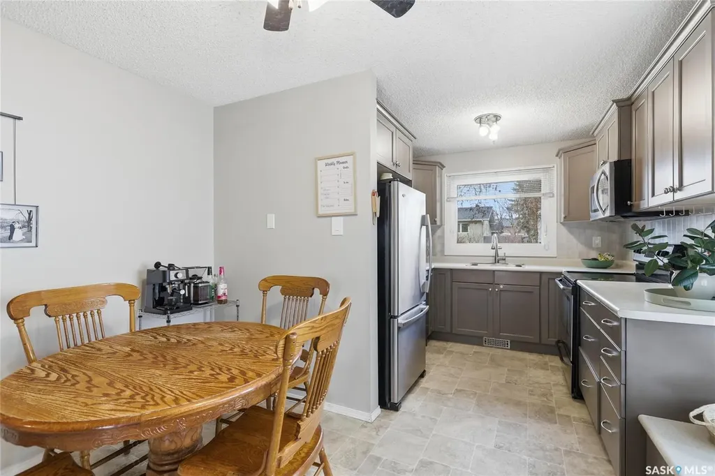 782 Hayworth Crescent N Regina SK S4X 1Y1