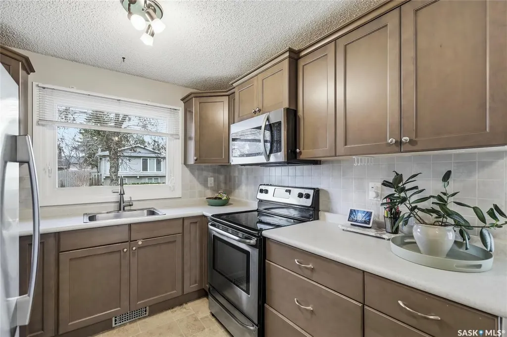 782 Hayworth Crescent N Regina SK S4X 1Y1