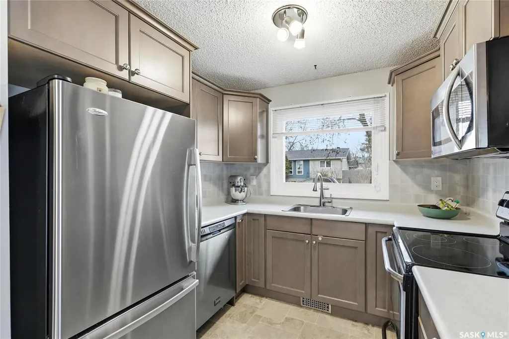 782 Hayworth Crescent N Regina SK S4X 1Y1