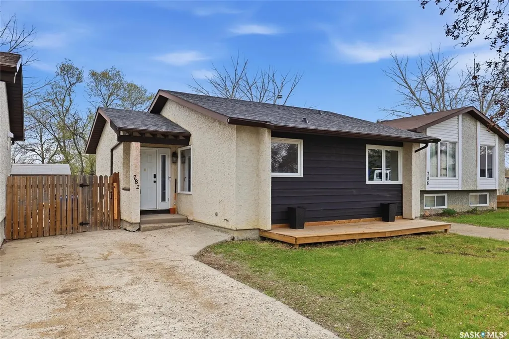 782 Hayworth Crescent N Regina SK S4X 1Y1