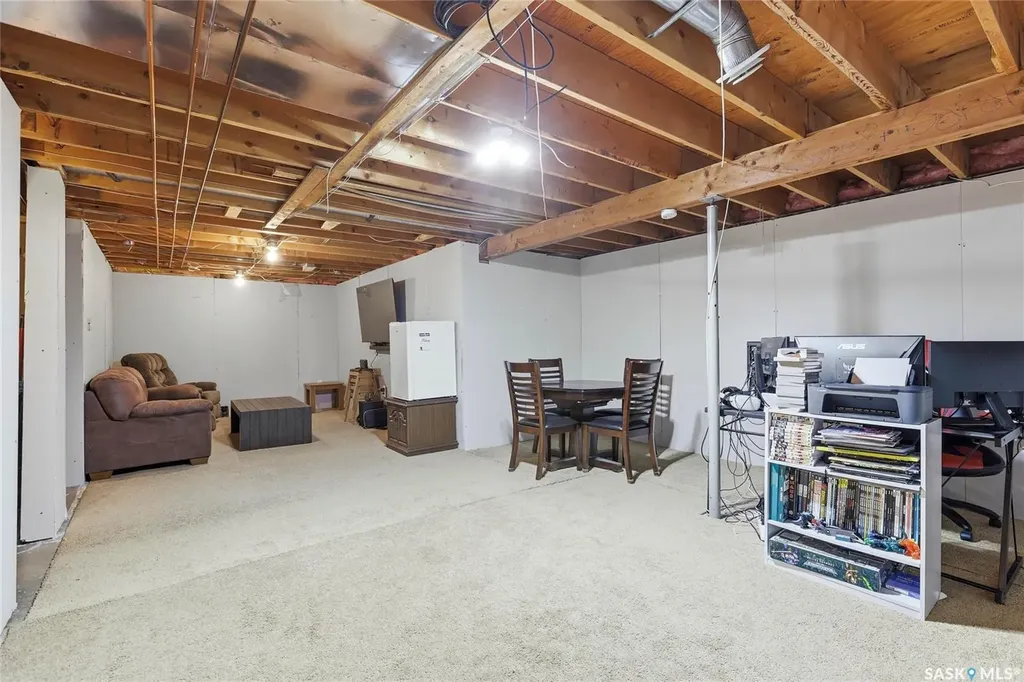 782 Hayworth Crescent N Regina SK S4X 1Y1