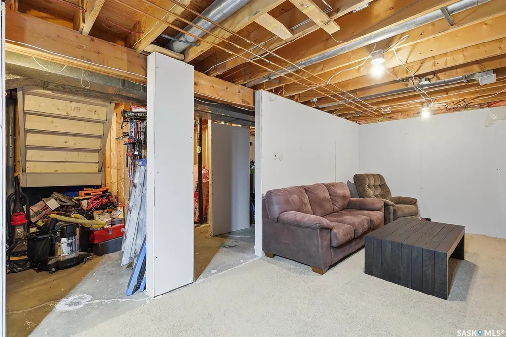 782 Hayworth Crescent N Regina SK S4X 1Y1