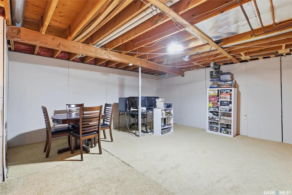 782 Hayworth Crescent N Regina SK S4X 1Y1