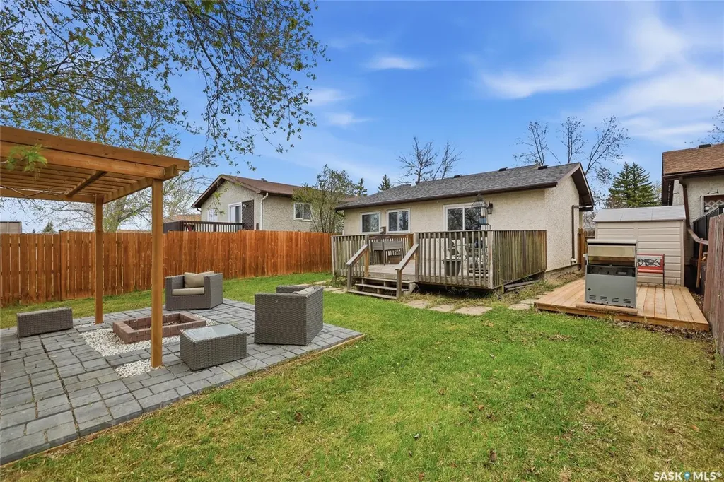 782 Hayworth Crescent N Regina SK S4X 1Y1