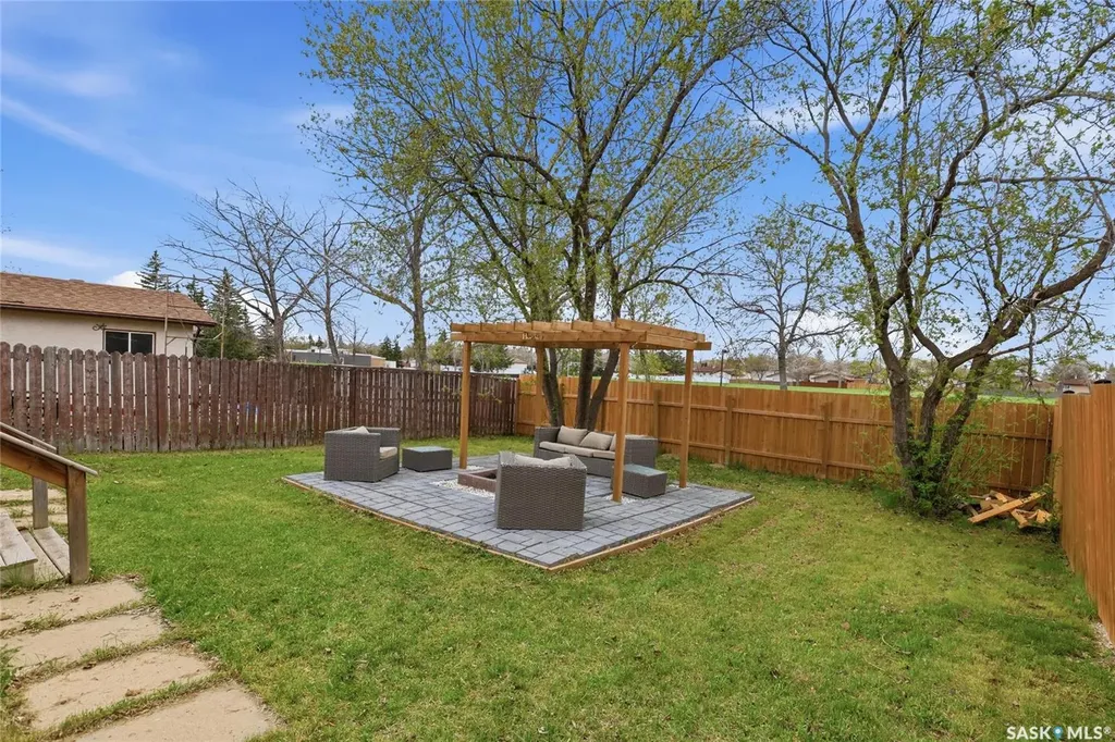 782 Hayworth Crescent N Regina SK S4X 1Y1