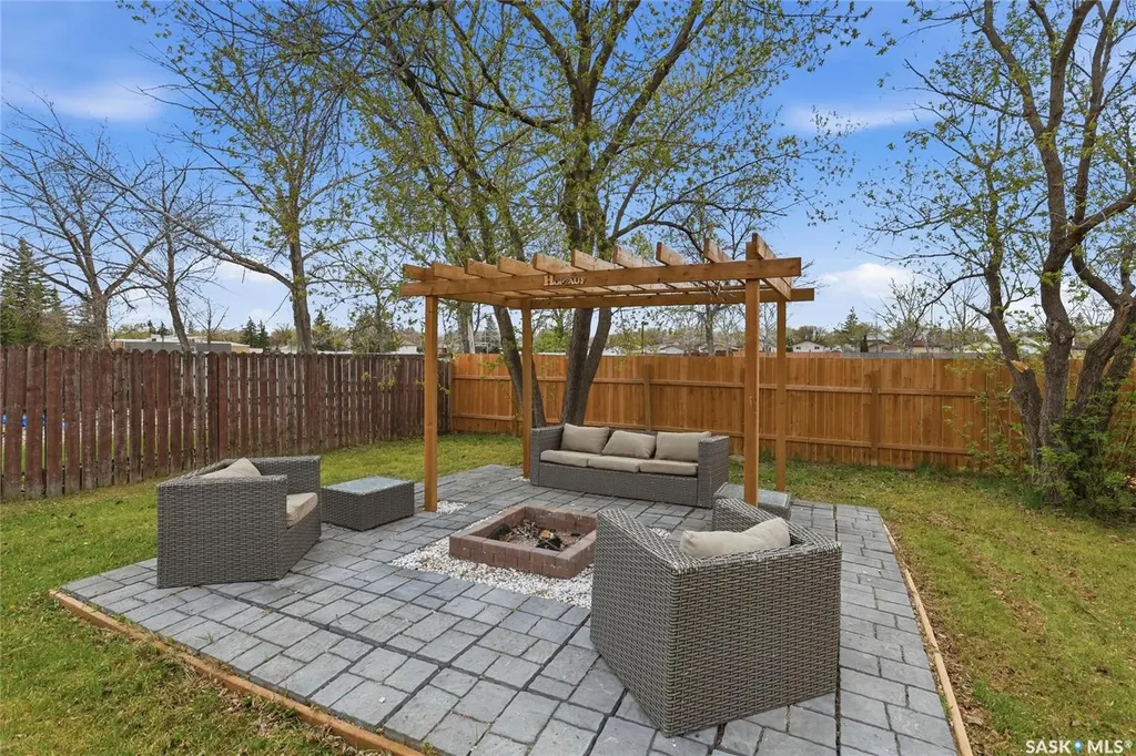 782 Hayworth Crescent N Regina SK S4X 1Y1