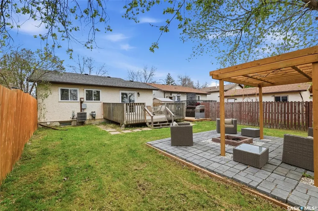 782 Hayworth Crescent N Regina SK S4X 1Y1