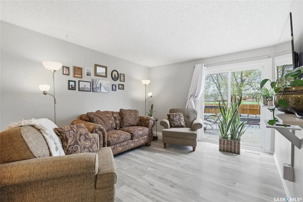782 Hayworth Crescent N Regina SK S4X 1Y1