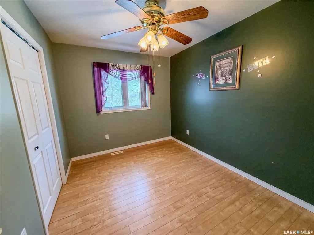 52 Russell Drive Yorkton SK S3N 3W2