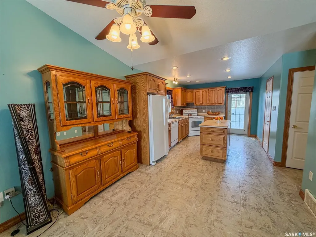 52 Russell Drive Yorkton SK S3N 3W2